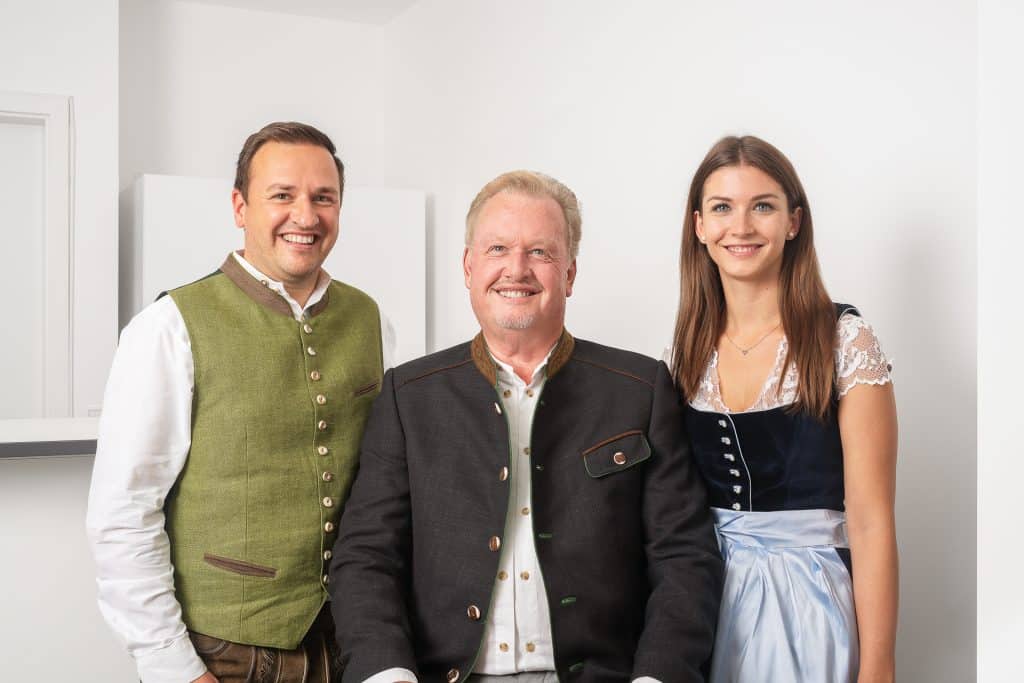 Immobilienmakler - Team von IFK Immobilien im Büro in Weilheim