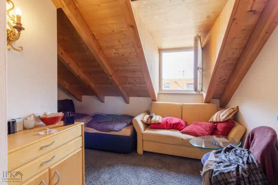 DG Schlafzimmer 2 - Reihenmittelhaus mit 2 separaten Wohneinheiten in bevorzugter Wohnlage zur Anlage