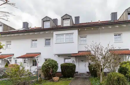 Reihenmittelhaus mit 2 separaten Wohneinheiten in bevorzugter Wohnlage zur Anlage, 82362 Weilheim in Oberbayern, Reihenmittelhaus