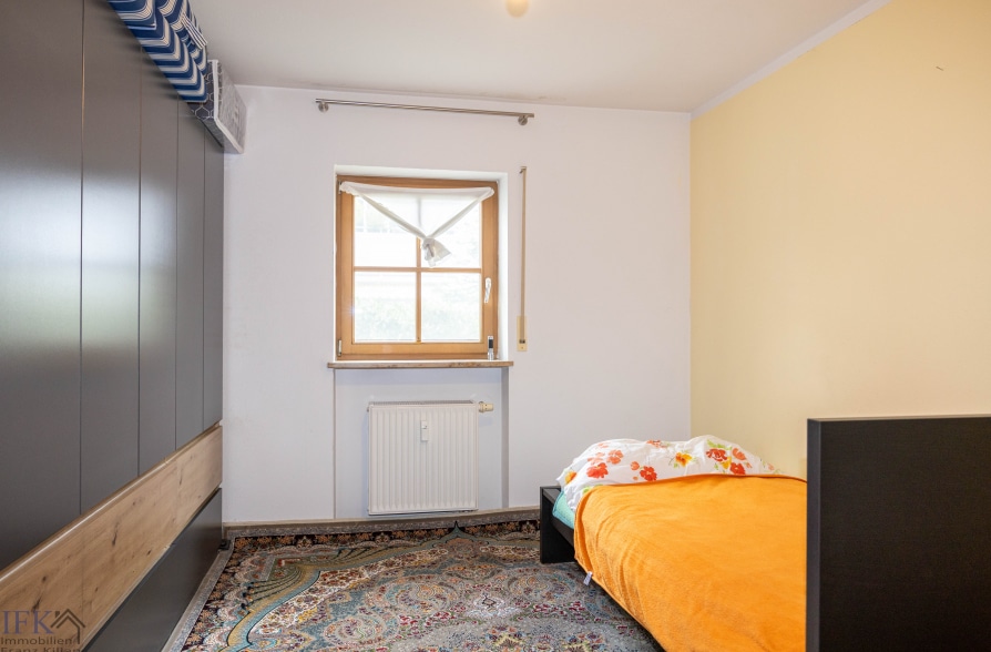 2-Zimmer-Erdgeschosswohnung mit Garten in zentraler Wohnlage in Weilheim - Schlafzimmer (41778)