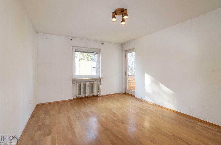 Charmante 3-Zimmer-Wohnung mit Südbalkon in Weilheim - Schlafzimmer 1 (37545)