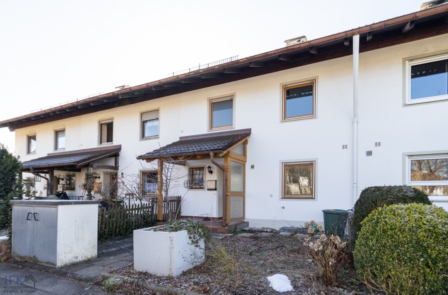Frisch renoviert und viel Platz! Großzügiges Reihenmittelhaus in Hohenpeissenberg!, 82383 Hohenpeißenberg, Reihenmittelhaus