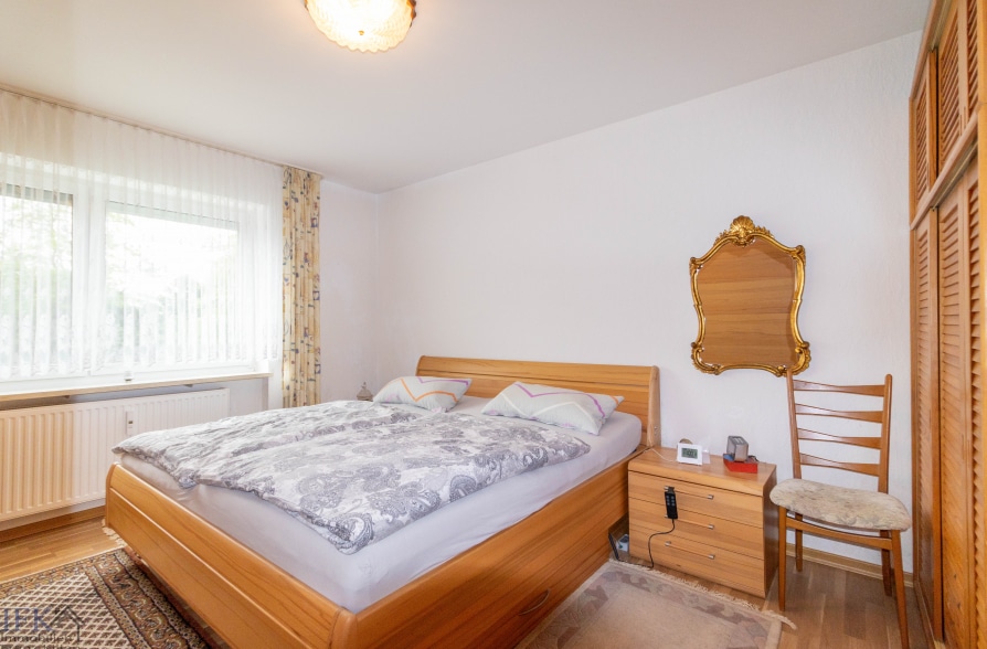 Sonnige 3-Zimmer-Wohnung mit Südbalkon in Weilheim - Schlafzimmer (38757)