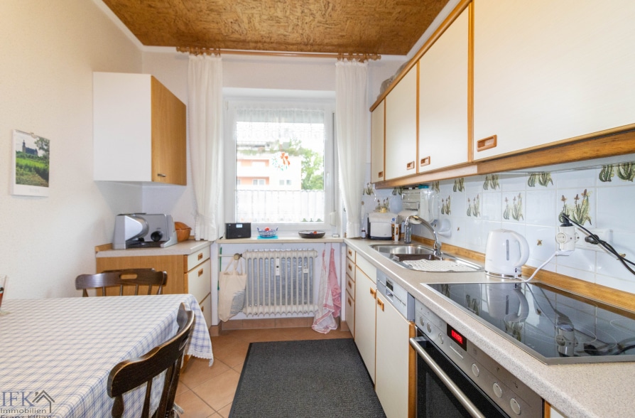 Sonnige 3-Zimmer-Wohnung mit Südbalkon in Weilheim - Küche (38752)