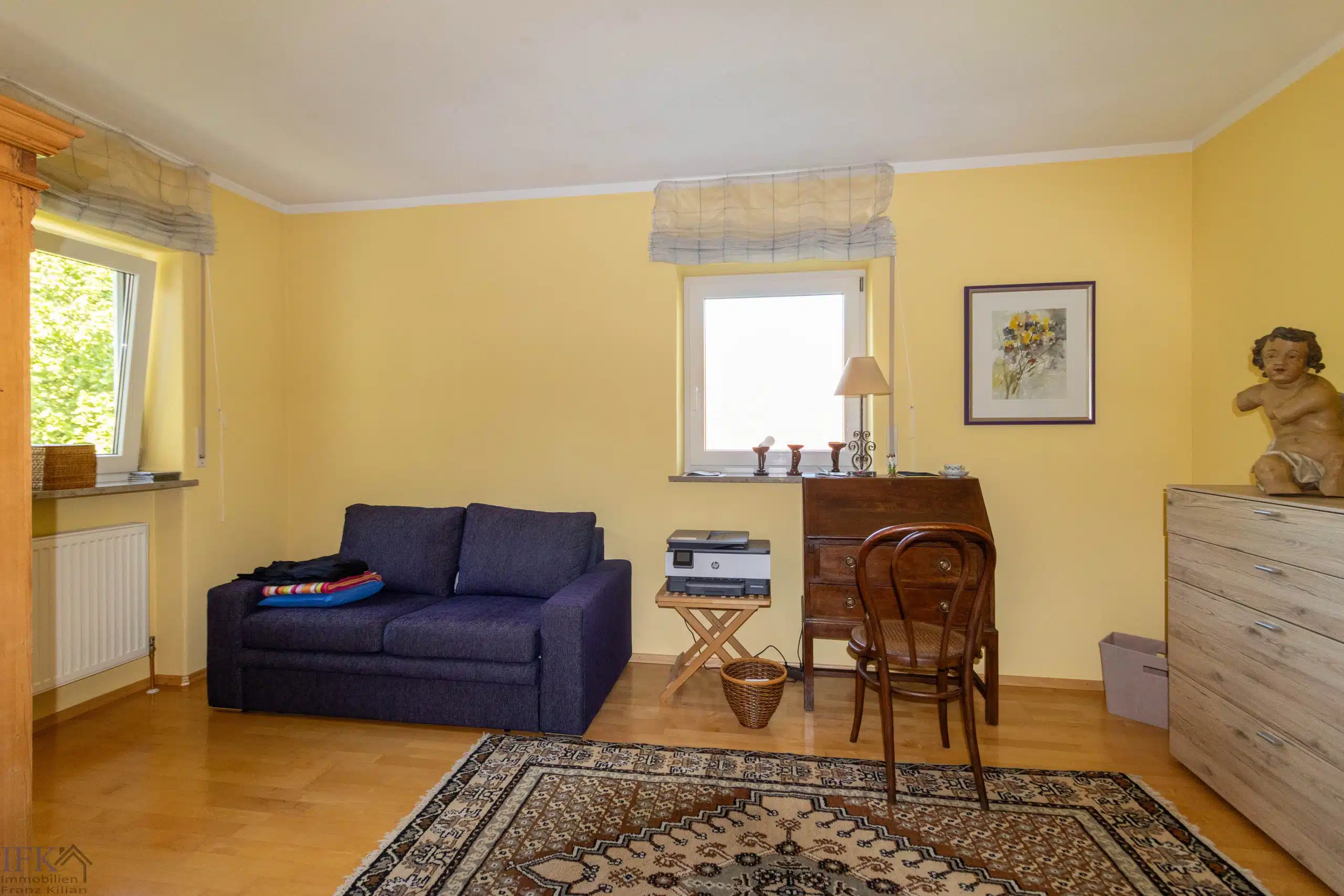 Schlafzimmer 1 - Große Doppelhaushälfte mit 5 Schlafzimmern in Weilheim