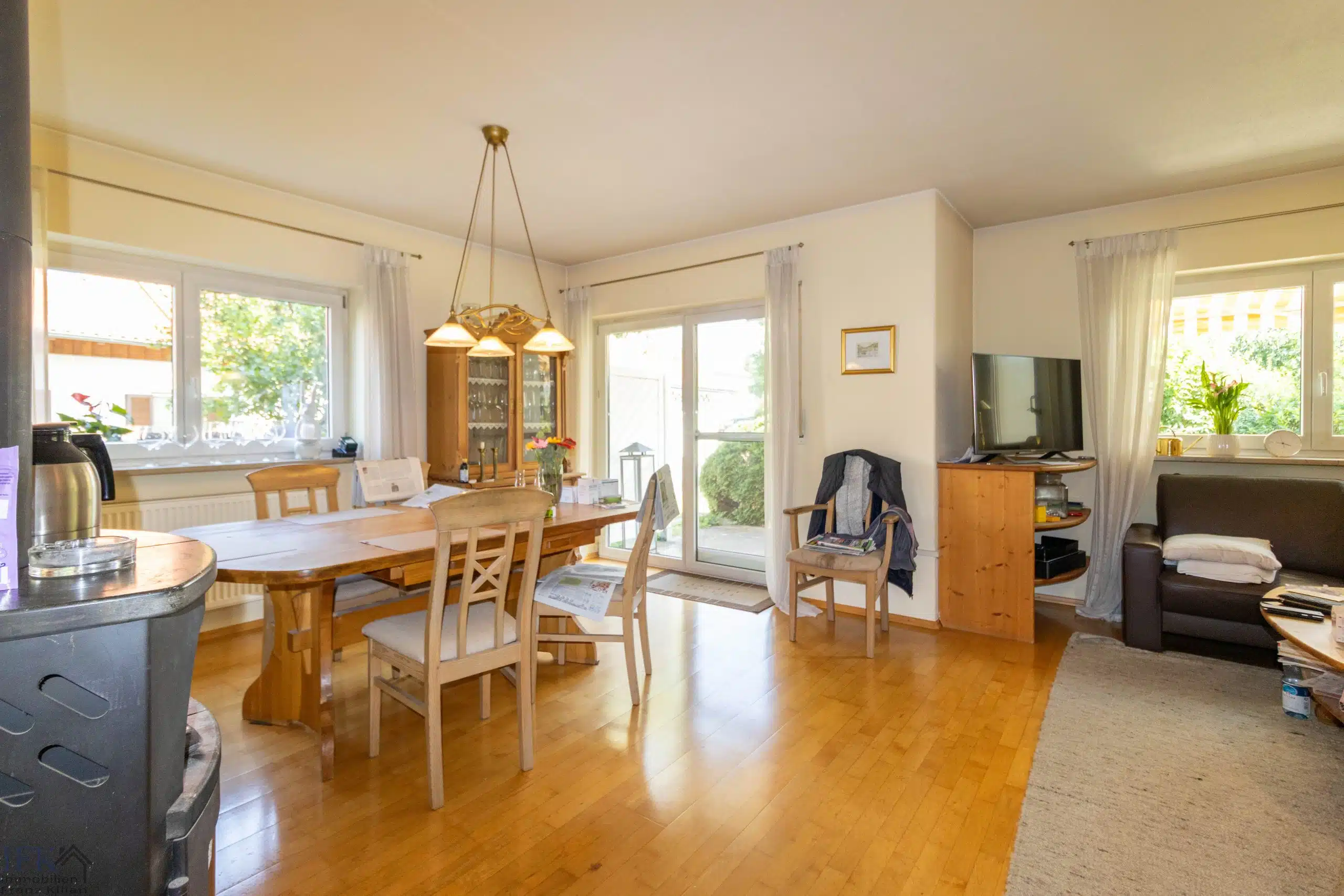 Essbereich - Große Doppelhaushälfte mit 5 Schlafzimmern in Weilheim