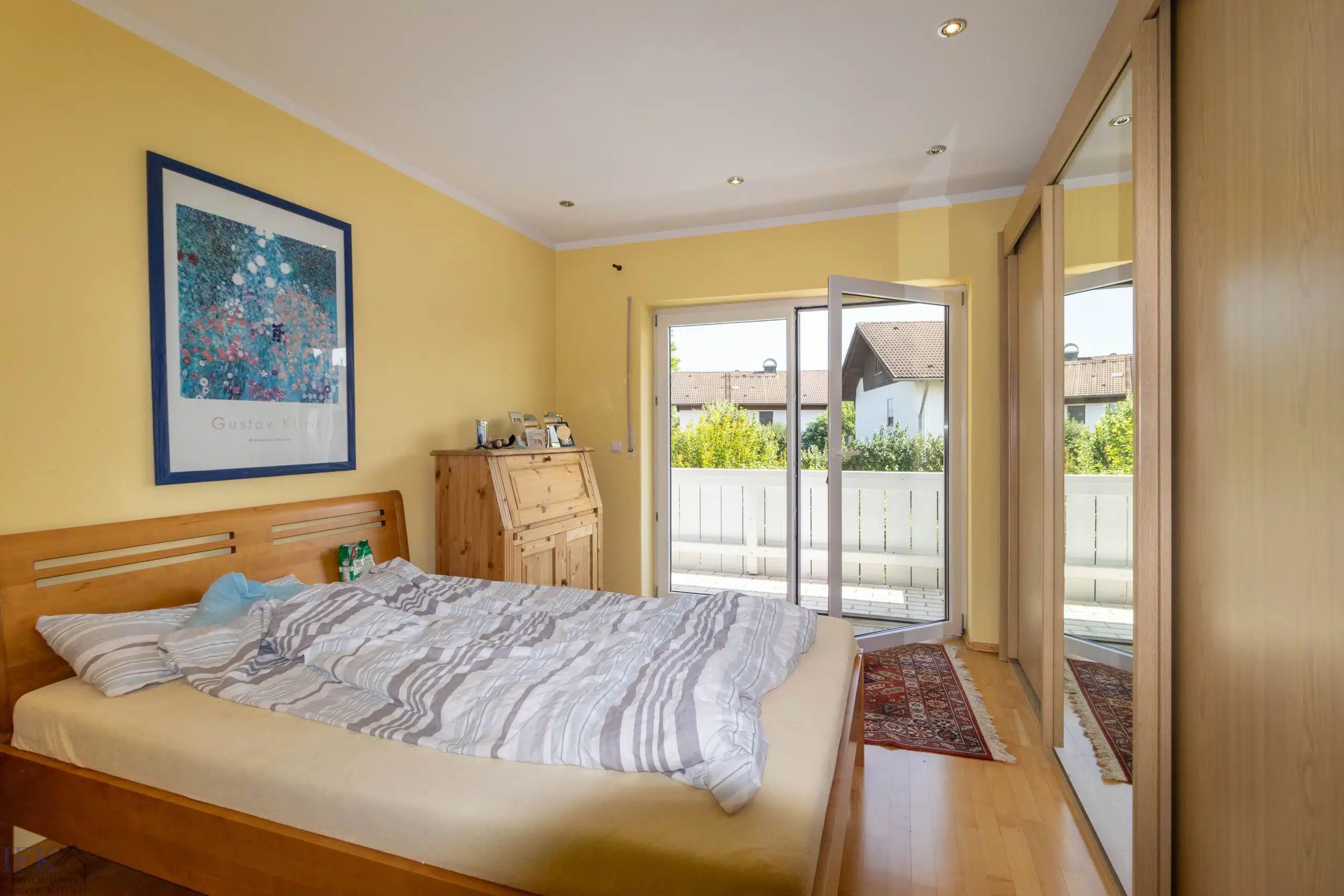 Schlafzimmer 2 - Große Doppelhaushälfte mit 5 Schlafzimmern in Weilheim