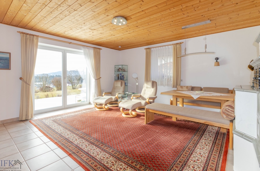 Hier brauchen Sie keinen TV! Zweifamilienhaus in Hohenpeißenberg mit Panoramablick!! - EG Wohnzimmer (37846)