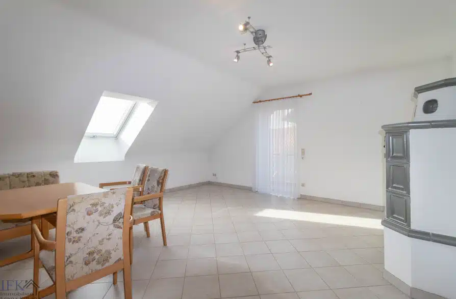Hier brauchen Sie keinen TV! Zweifamilienhaus in Hohenpeißenberg mit Panoramablick!! - DG Wohnzimmer (37855)