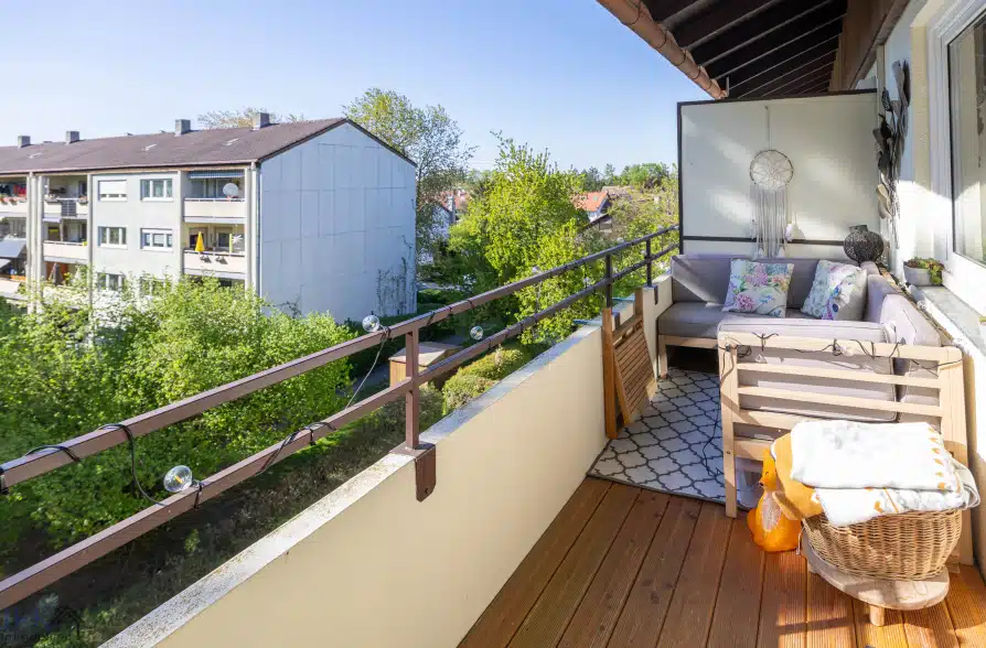 Über den Dächern von Weilheim! Umfassend renovierte 3-Zimmer-Wohnung mit 2 Balkonen - Balkon (41648)