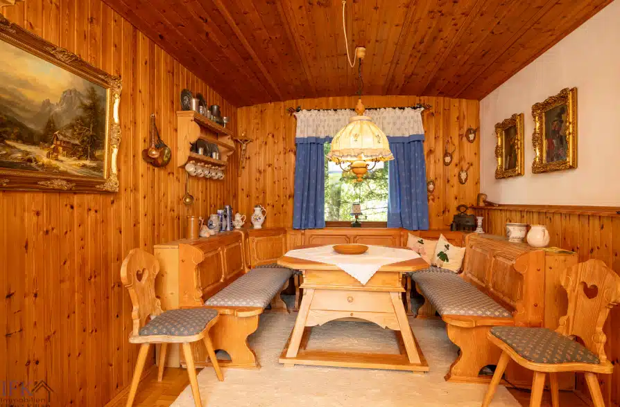 Bergblick, Bachlauf, Pool! Gepflegtes Einfamilienhaus in ruhiger Wohnlage in Wielenbach - Zimmer EG (41722)