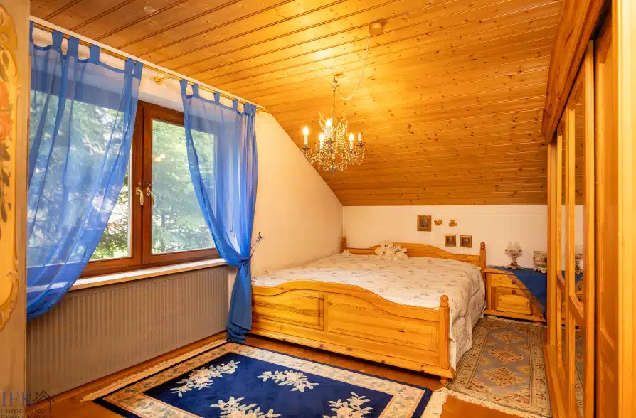 Bergblick, Bachlauf, Pool! Gepflegtes Einfamilienhaus in ruhiger Wohnlage in Wielenbach - Schlafzimmer 2 (41727)