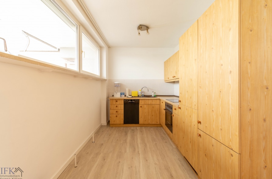 Sonnige Dachterrassenwohnung mit Blick Bergblick im Weilheimer Westen - Küche (34977)