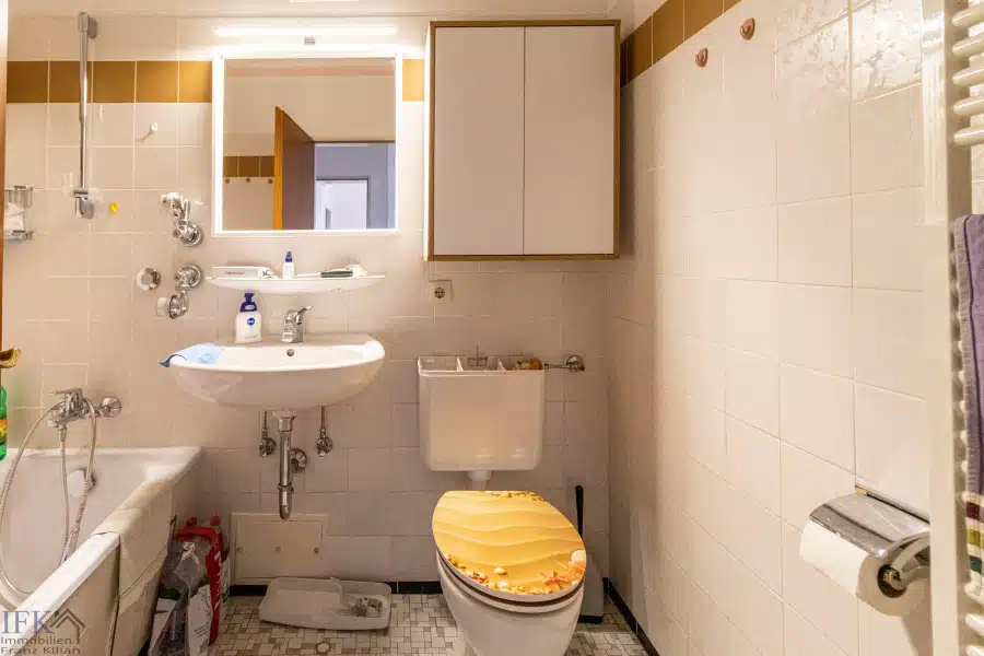 Bad - Sonnige Dachterrassenwohnung mit Blick Bergblick im Weilheimer Westen