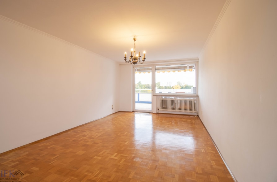 Sonnige Dachterrassenwohnung mit Blick Bergblick im Weilheimer Westen - Wohnbereich (34976)