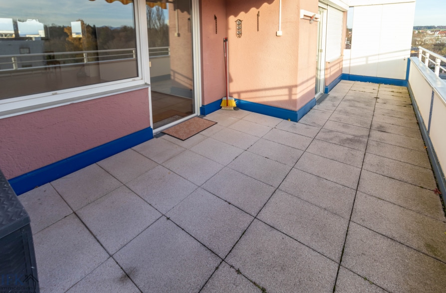 Sonnige Dachterrassenwohnung mit Blick Bergblick im Weilheimer Westen - Dachterrasse (34980)
