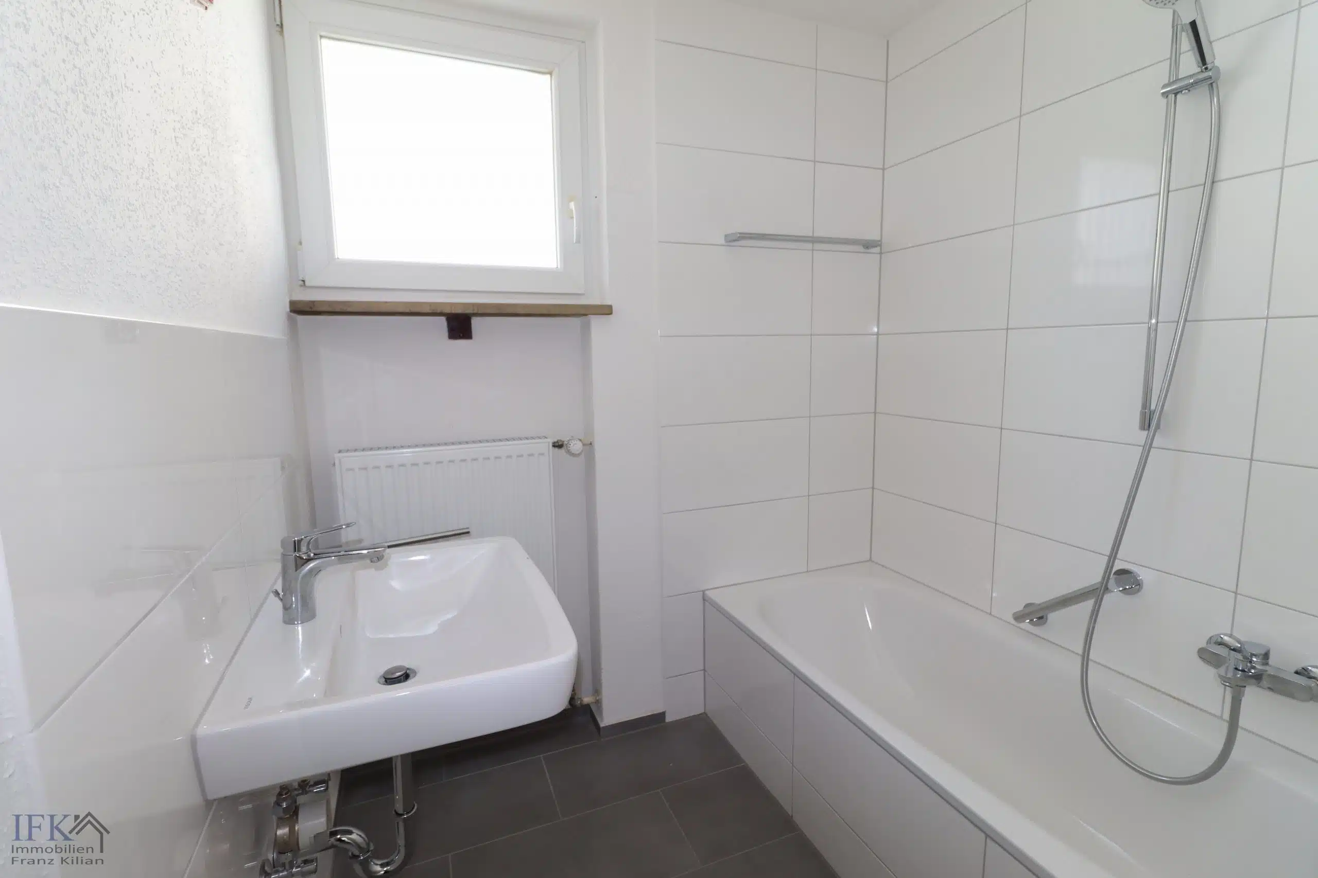 Bad - Frisch renovierte 4-Zimmer-Wohnung im Herzen von Weilheim