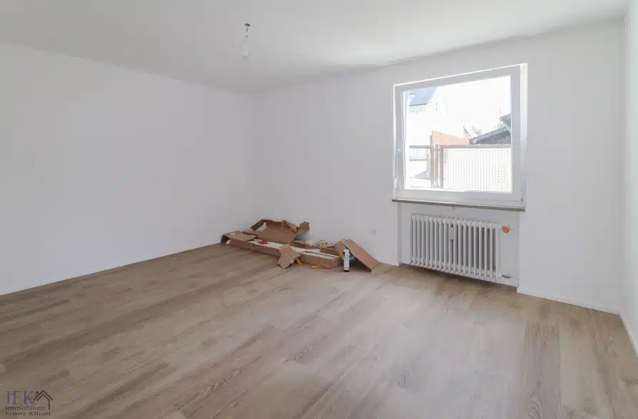 Frisch renovierte 4-Zimmer-Wohnung im Herzen von Weilheim - Schlafzimmer 1 (38735)