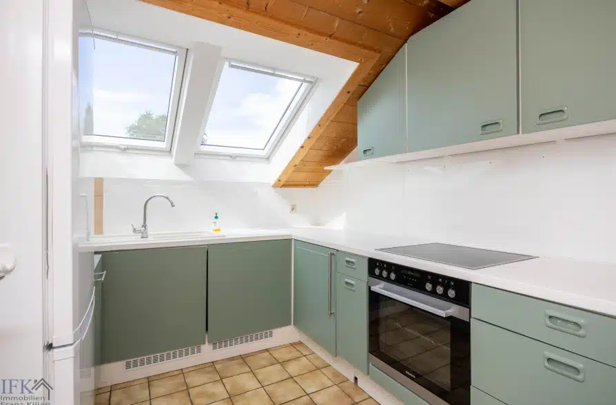 Sonnige 4-Zimmer-Wohnung in Zweifamilienhaus in Bernried am Starnberger See - Küche (42192)