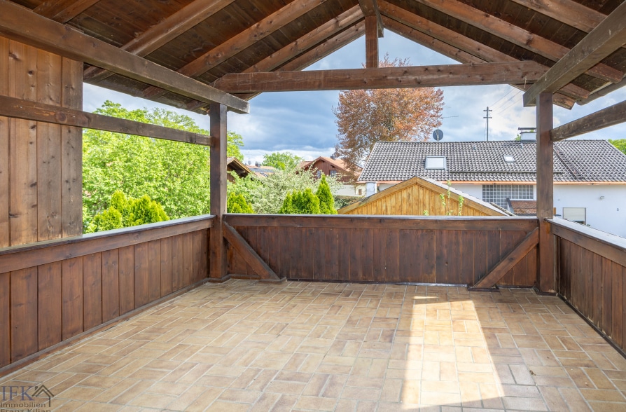 Sonnige 4-Zimmer-Wohnung in Zweifamilienhaus in Bernried am Starnberger See - Dachterrasse (42195)