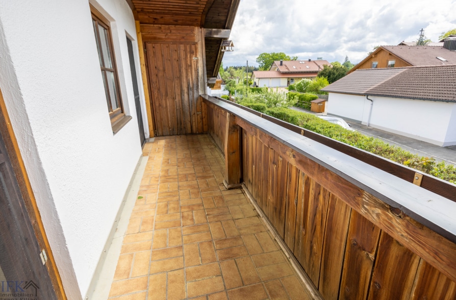 Sonnige 4-Zimmer-Wohnung in Zweifamilienhaus in Bernried am Starnberger See - Balkon 1 (42196)