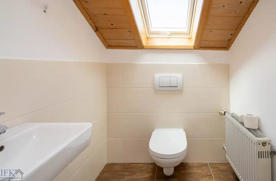 Sonnige 4-Zimmer-Wohnung in Zweifamilienhaus in Bernried am Starnberger See - WC (42194)