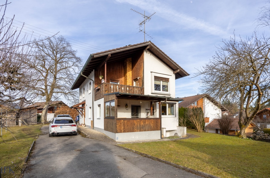 Charmantes Zweifamilienhaus in attraktiver Wohnlage in Seeshaupt - Außenansicht (42263)