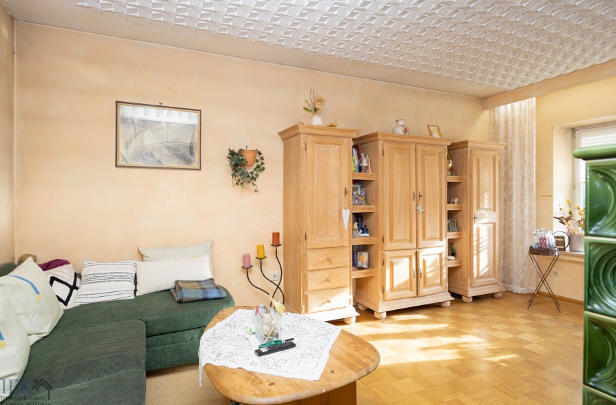 Charmantes Zweifamilienhaus in attraktiver Wohnlage in Seeshaupt - OG Wohnbereich (42290)
