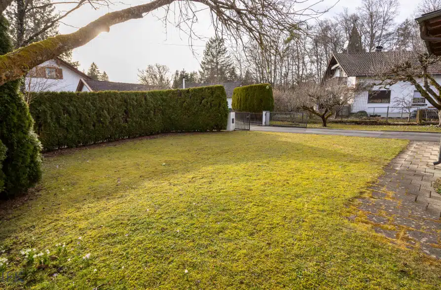 Charmantes Zweifamilienhaus in attraktiver Wohnlage in Seeshaupt - Garten (42043)