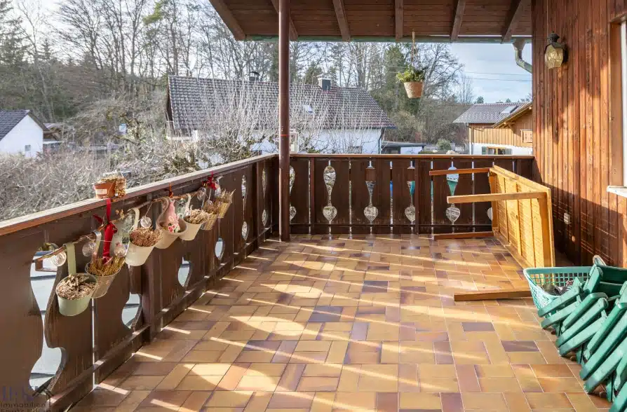 Charmantes Zweifamilienhaus in attraktiver Wohnlage in Seeshaupt - OG Balkon (42066)