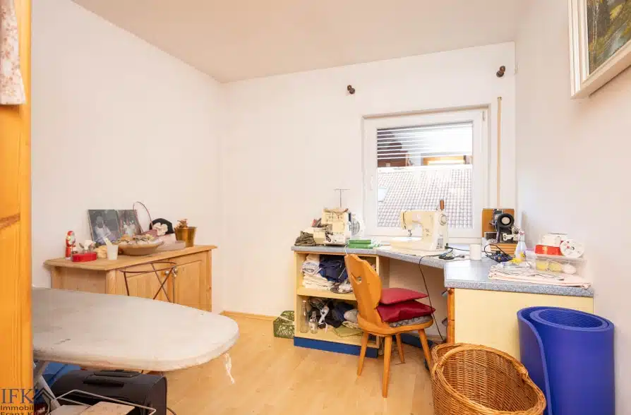 Charmantes Zweifamilienhaus in attraktiver Wohnlage in Seeshaupt - OG Schlafzimmer 2 (42062)