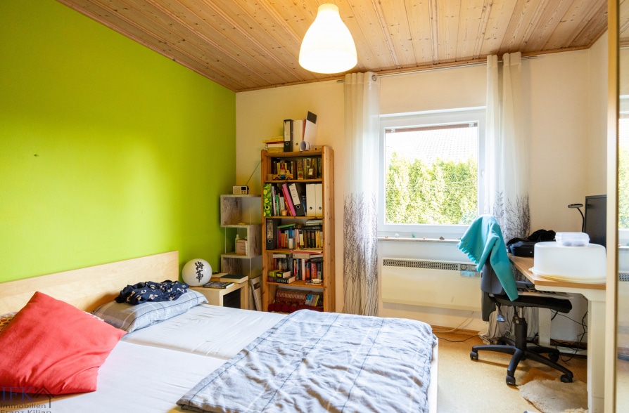 Charmantes Zweifamilienhaus in attraktiver Wohnlage in Seeshaupt - EG Schlafzimmer 2 (42282)