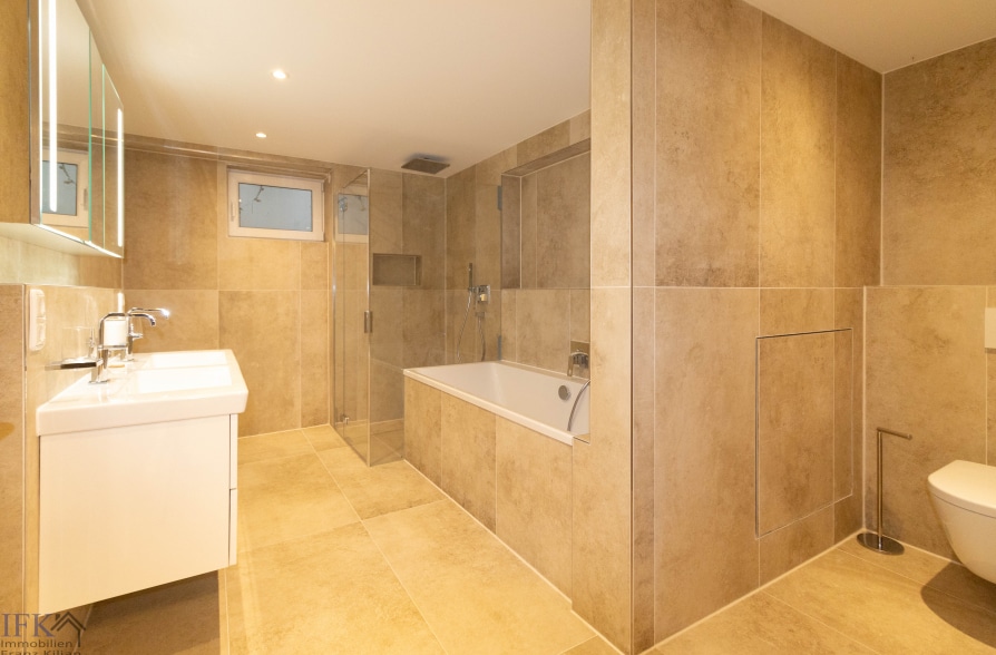 Provisionsfreier Verkauf! Elegante Luxusvilla mit Traumausstattung am Grünwalder Forst! - Bad UG (36454)