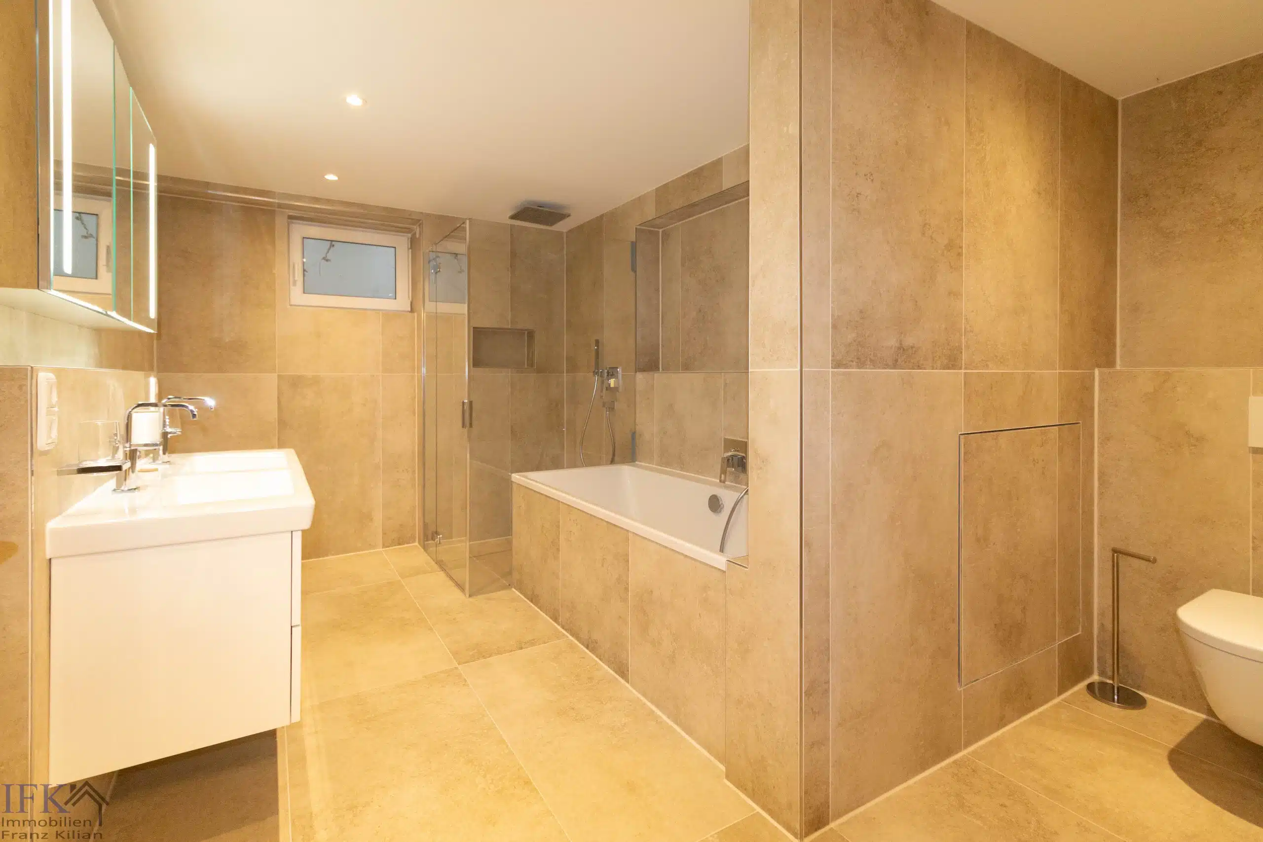 Bad UG - Provisionsfreier Verkauf! Elegante Luxusvilla mit Traumausstattung am Grünwalder Forst!