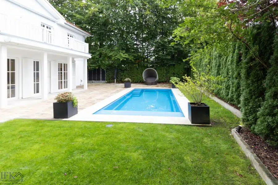 Pool - Provisionsfreier Verkauf! Elegante Luxusvilla mit Traumausstattung am Grünwalder Forst!