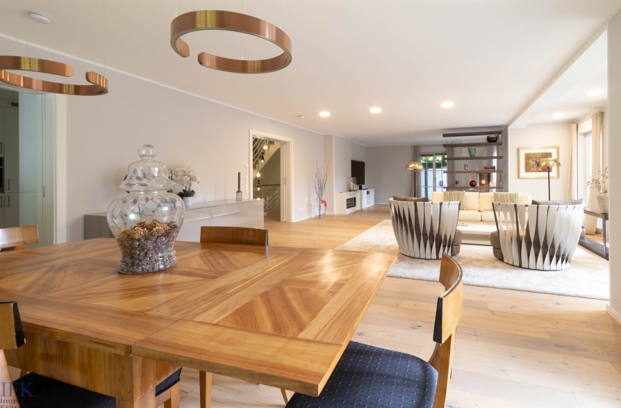 Provisionsfreier Verkauf! Elegante Luxusvilla mit Traumausstattung am Grünwalder Forst! - Essbereich (36446)