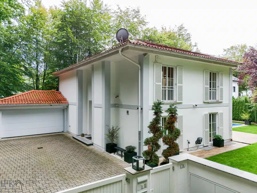 Eingangsbereich - Provisionsfreier Verkauf! Elegante Luxusvilla mit Traumausstattung am Grünwalder Forst!