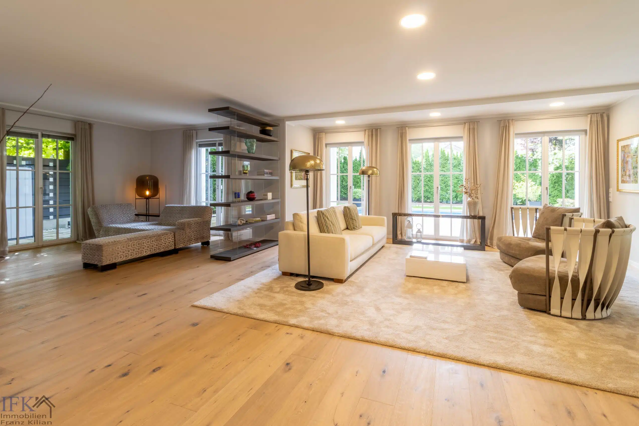 Wohnbereich - Provisionsfreier Verkauf! Elegante Luxusvilla mit Traumausstattung am Grünwalder Forst!