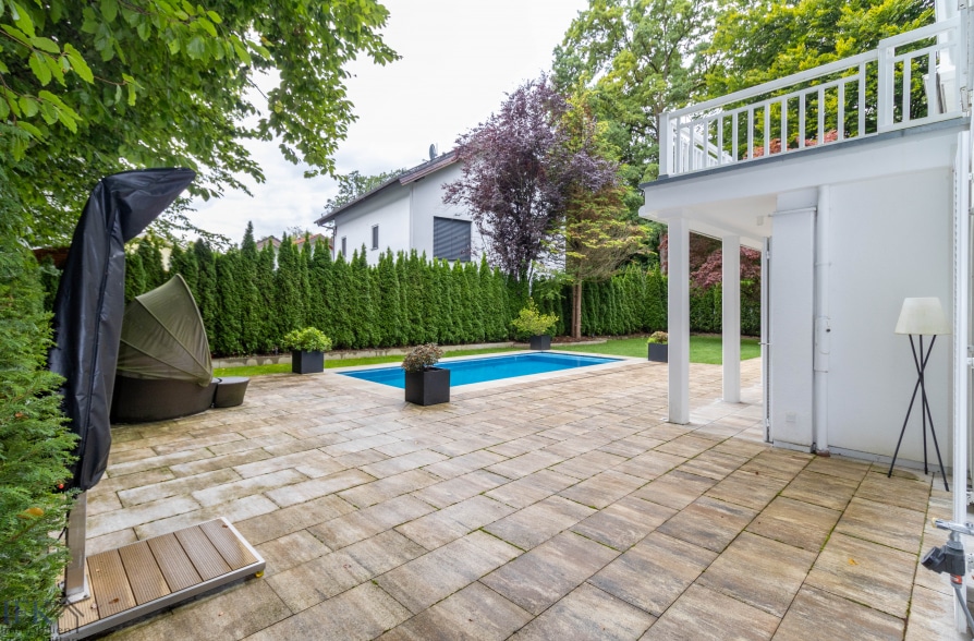 Provisionsfreier Verkauf! Elegante Luxusvilla mit Traumausstattung am Grünwalder Forst! - Terrasse (36436)