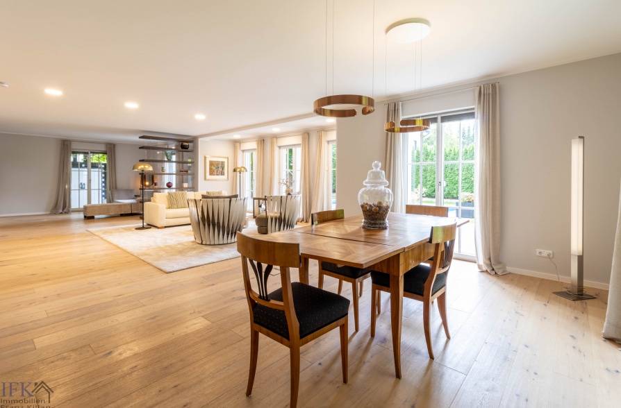 Provisionsfreier Verkauf! Elegante Luxusvilla mit Traumausstattung am Grünwalder Forst! - Essbereich (36445)