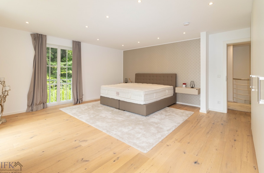 Provisionsfreier Verkauf! Elegante Luxusvilla mit Traumausstattung am Grünwalder Forst! - Zimmer 3 (36450)