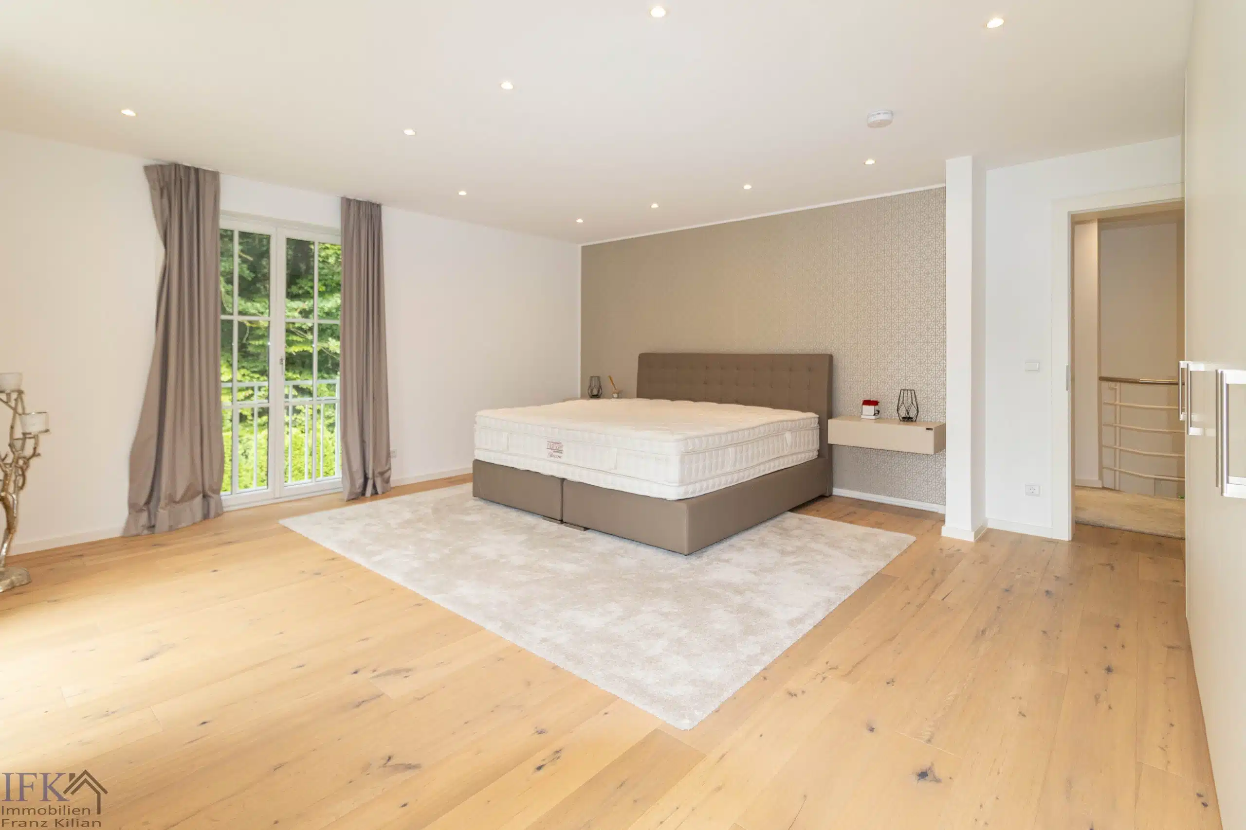 Zimmer 3 - Provisionsfreier Verkauf! Elegante Luxusvilla mit Traumausstattung am Grünwalder Forst!