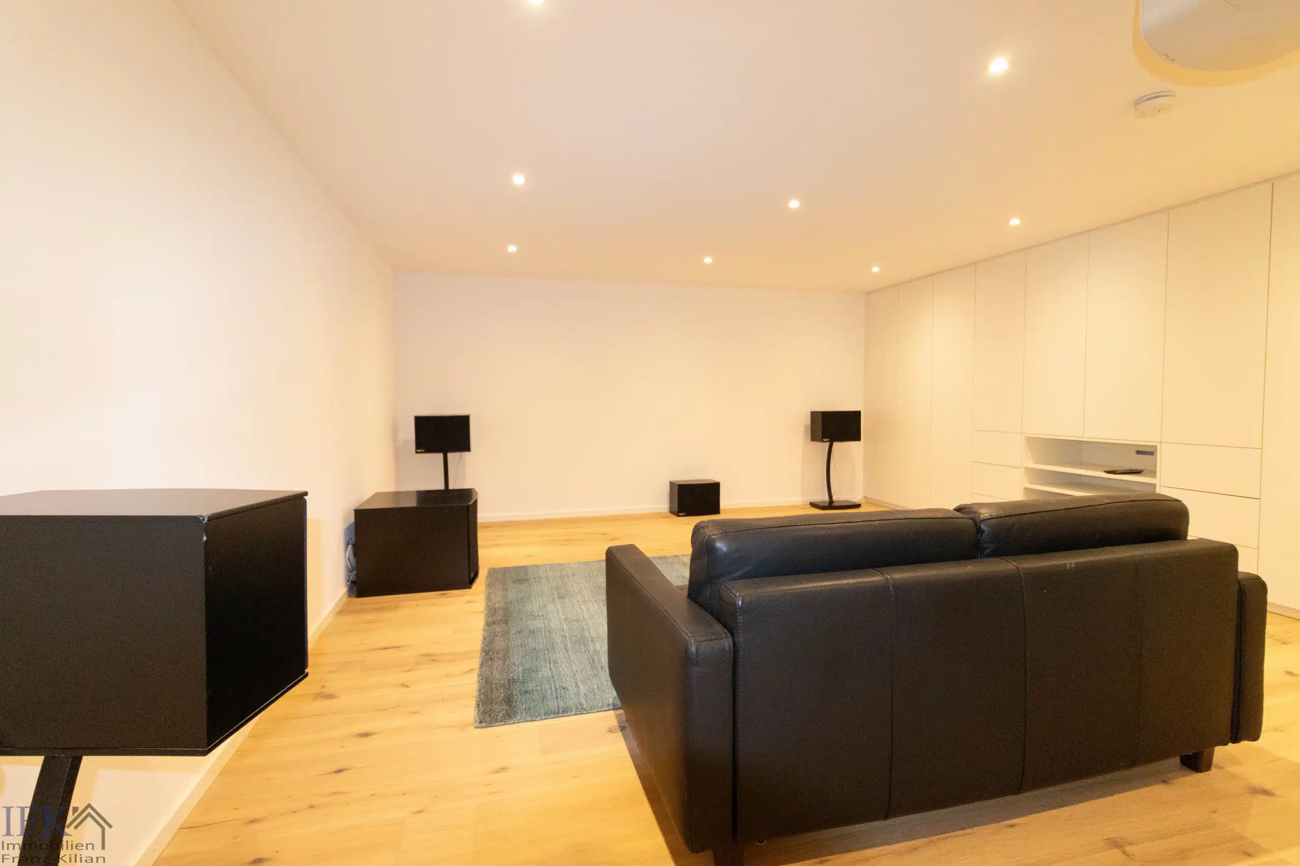 Heimkino/ Zimmer UG - Provisionsfreier Verkauf! Elegante Luxusvilla mit Traumausstattung am Grünwalder Forst!