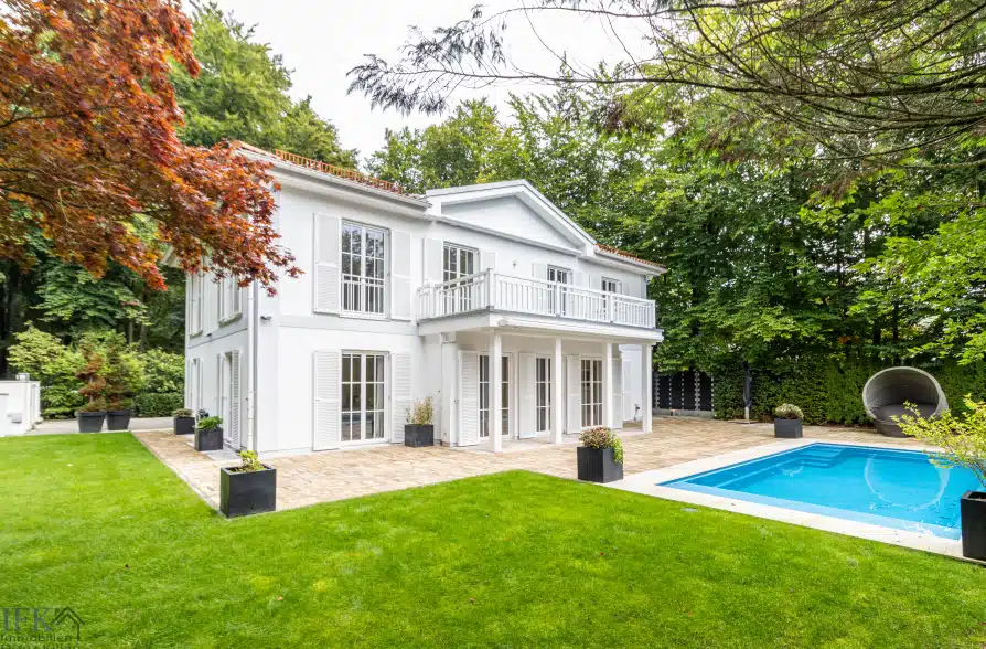Provisionsfreier Verkauf! Elegante Luxusvilla mit Traumausstattung am Grünwalder Forst!, 82064 Straßlach-Dingharting, Einfamilienhaus
