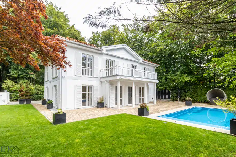 Gartenansicht - Provisionsfreier Verkauf! Elegante Luxusvilla mit Traumausstattung am Grünwalder Forst!