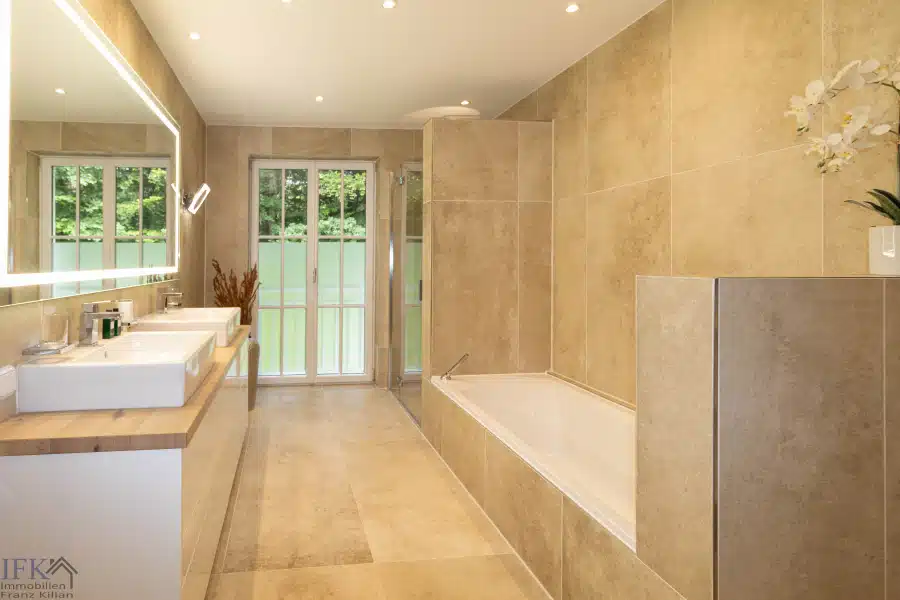 Bad OG - Provisionsfreier Verkauf! Elegante Luxusvilla mit Traumausstattung am Grünwalder Forst!