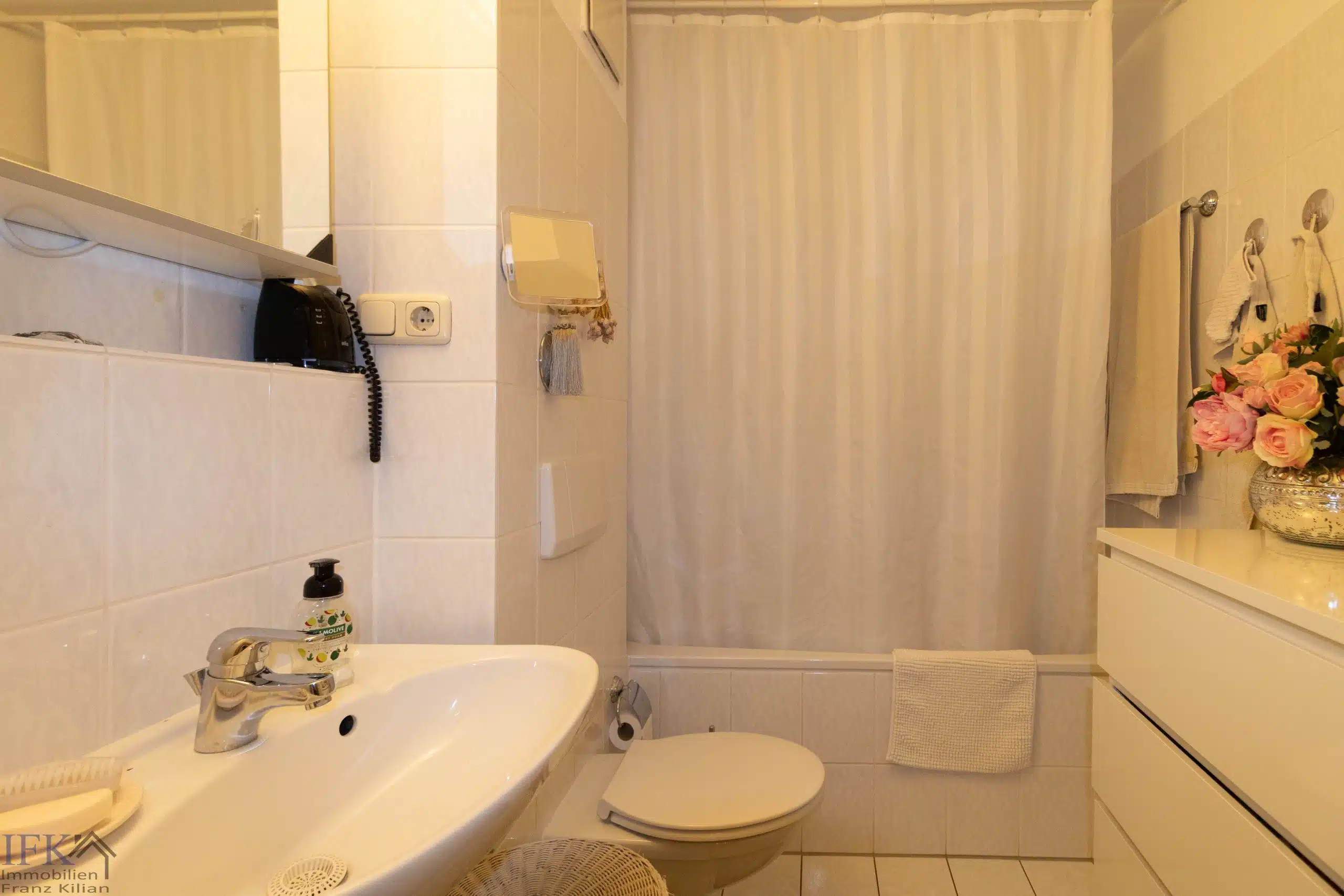 Bad - Klein aber Mein! Sonniges Appartment mit Balkon und Einbauküche in Weilheim!