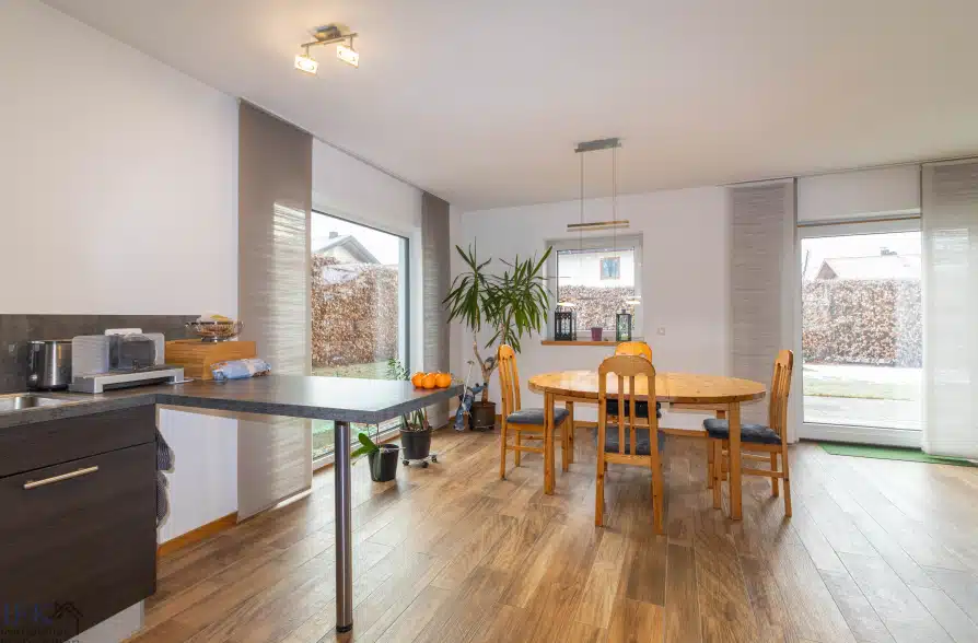 Neuwertiges KFW-55 Einfamilienhaus auf traumhaftem Grundstück in Eberfing - Essbereich (37283)