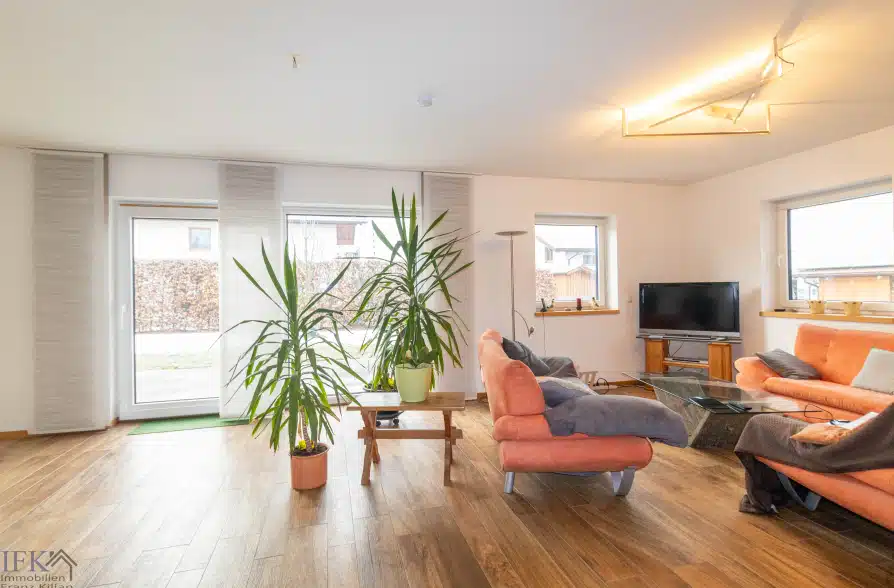 Neuwertiges KFW-55 Einfamilienhaus auf traumhaftem Grundstück in Eberfing - Wohnbereich (37279)