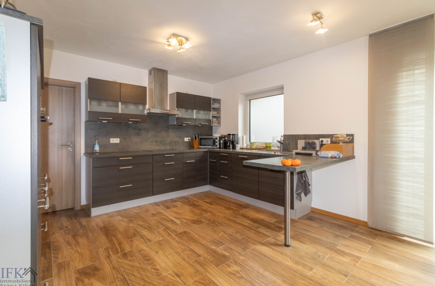 Neuwertiges KFW-55 Einfamilienhaus auf traumhaftem Grundstück in Eberfing - Küche (37282)